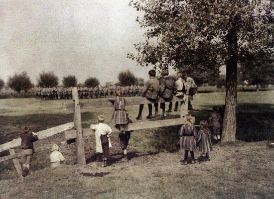 Enfants regardant des fusiliers marins c.jpg - Fennario's War: The War to End All Wars, produced by Outawork Films. Visit our website at www.outawork.net